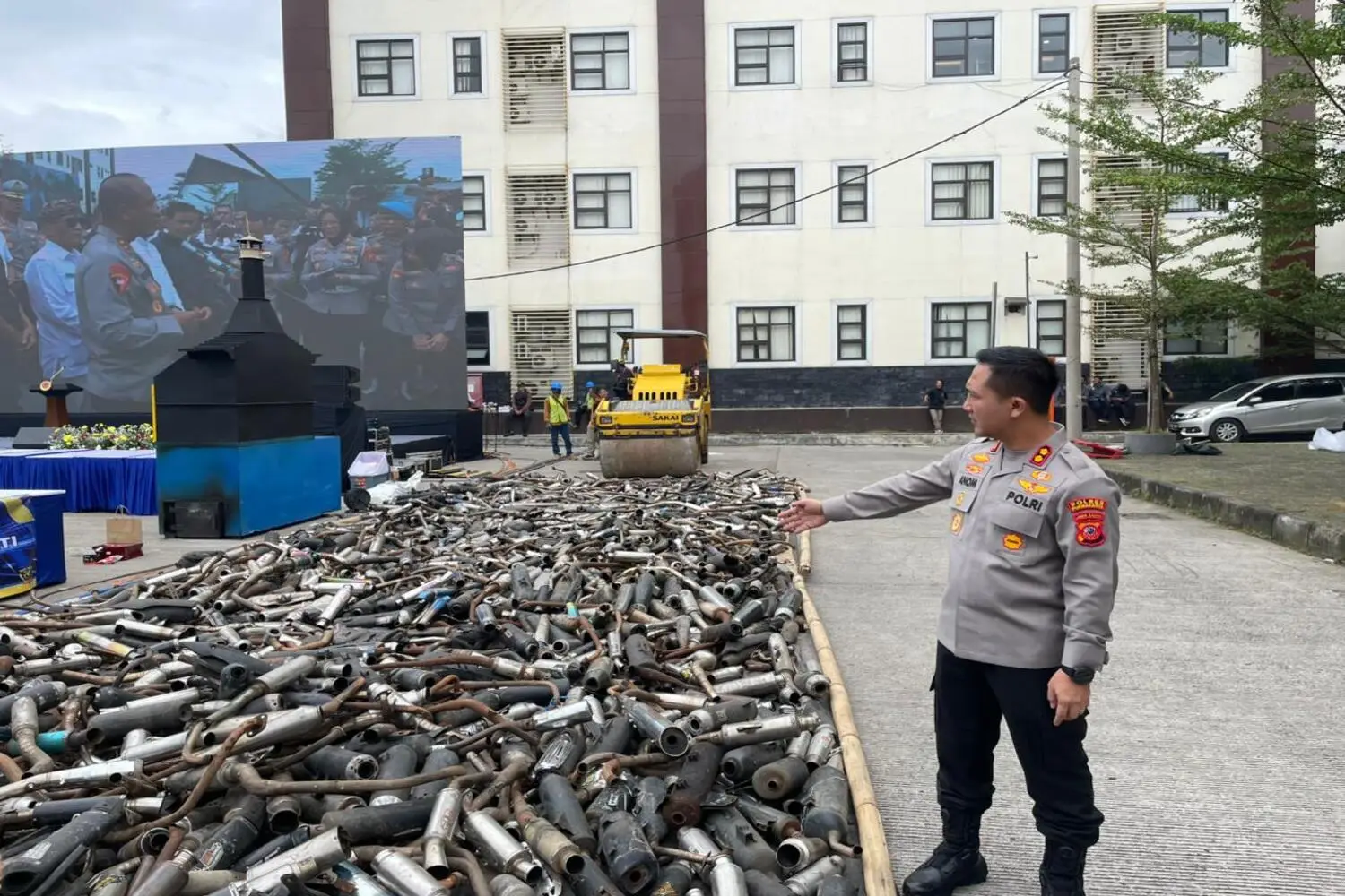 Polda Jabar Musnahkan Narkoba dan Knalpot Brong