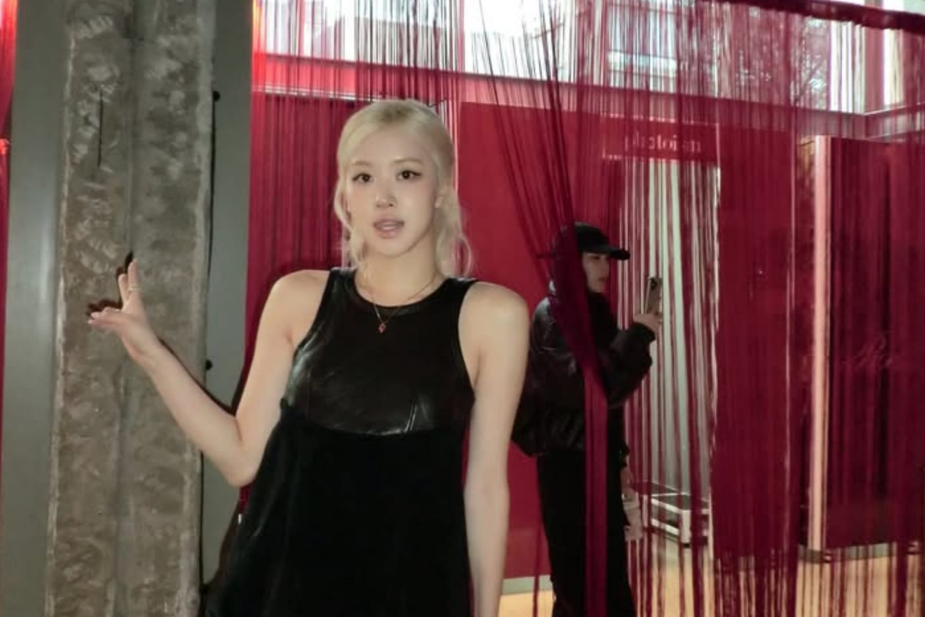 Reaksi Menggemaskan Rosé BLACKPINK Usai Dinobatkan Sebagai Wajah Tercantik Dunia