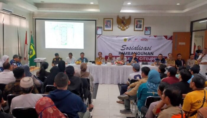 Revitalisasi Pasar Citeureup 2 Memanas: Plt Camat Desak Titik Temu, Pedagang Lawan dengan Bukti Kontrak!!