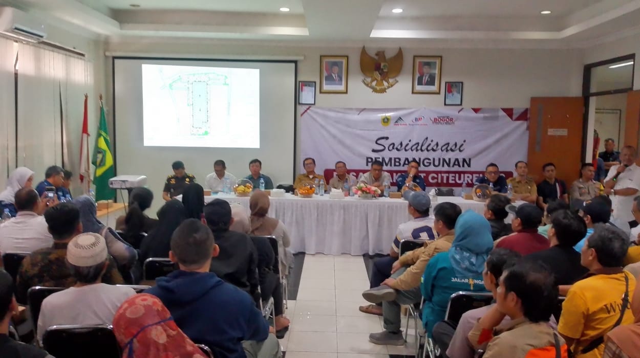 Revitalisasi Pasar Citeureup 2 Memanas: Plt Camat Desak Titik Temu, Pedagang Lawan dengan Bukti Kontrak!!