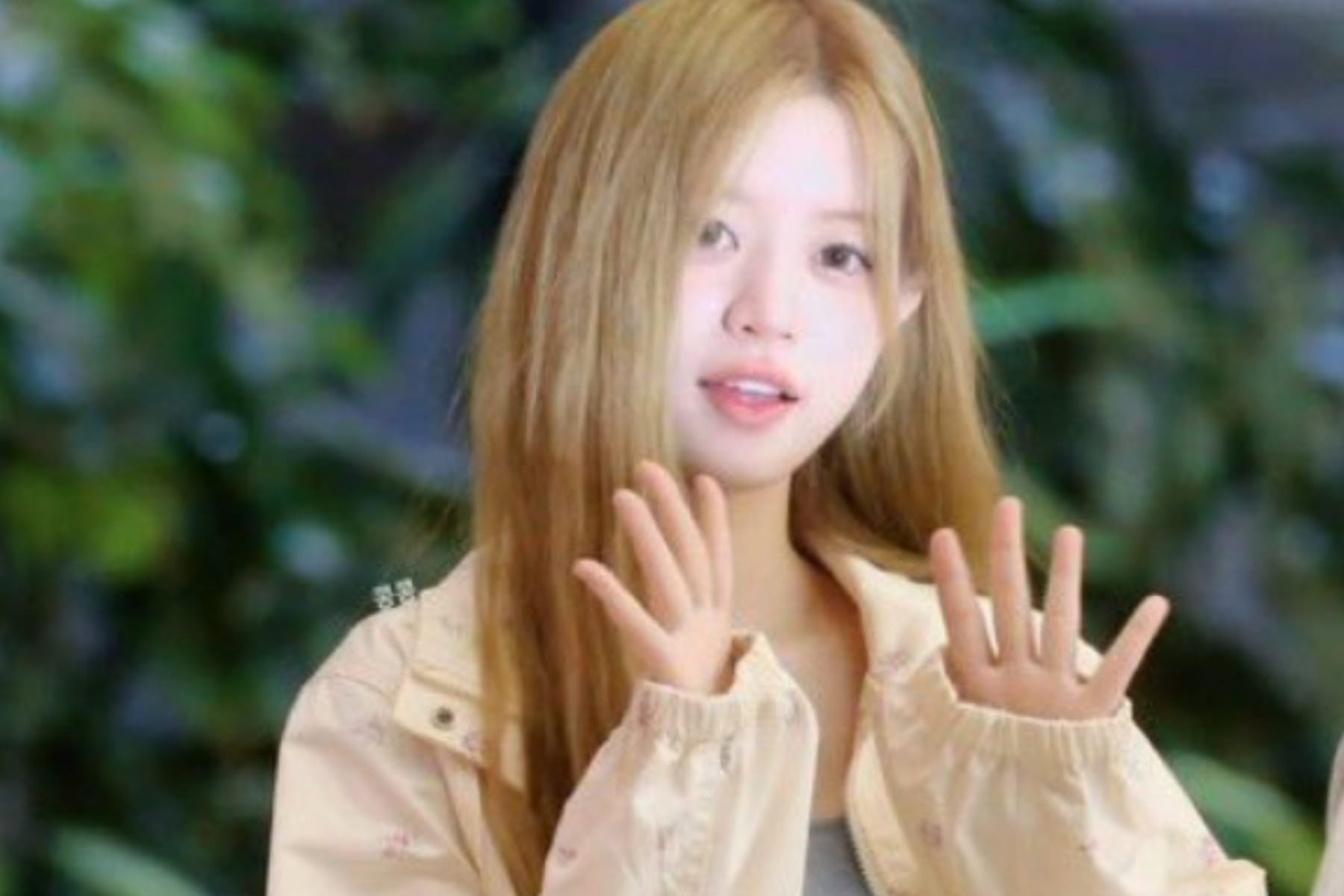 Salam Perpisahan Emosional Minju ILLIT di Music Bank