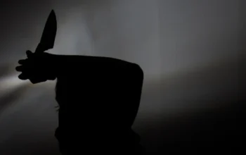 Seorang Pria di Karawang Mengamuk, 3 Warga Dibacok 4 Seorang Pria di Karawang Mengamuk, 3 Warga Dibacok