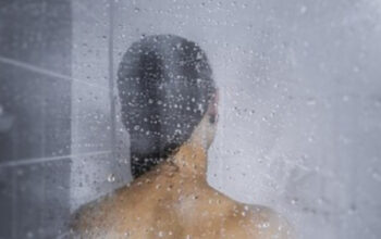 Tips Aman Mandi saat Cuaca Panas Ekstrem