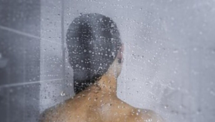 Tips Aman Mandi saat Cuaca Panas Ekstrem