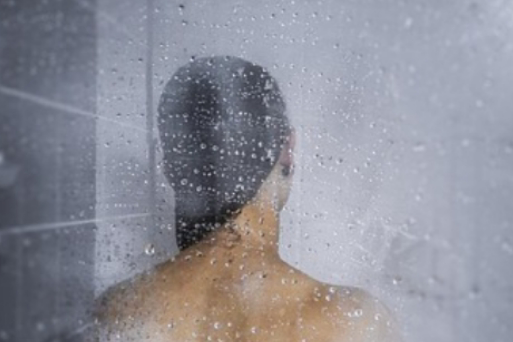 Tips Aman Mandi saat Cuaca Panas Ekstrem