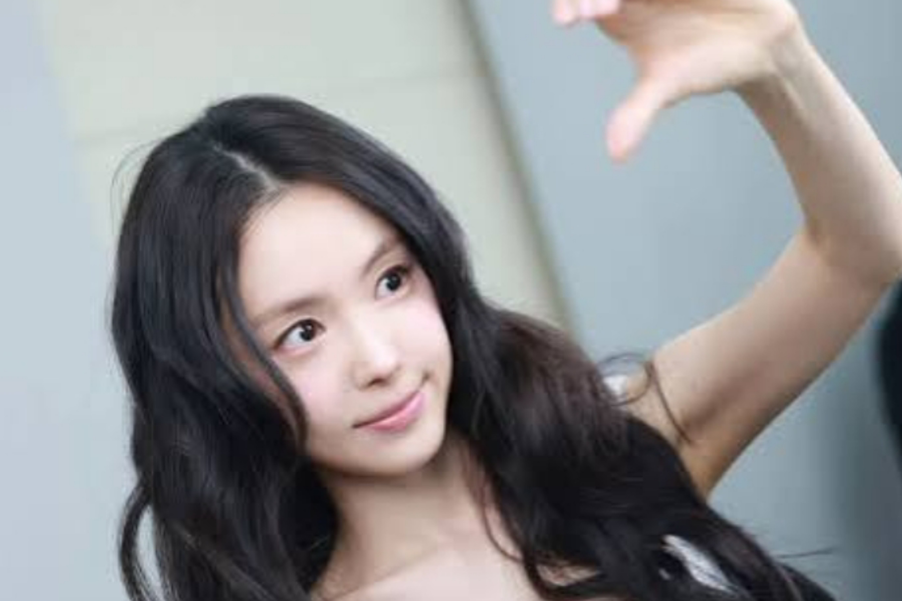 Transformasi Berani Son Na Eun: Tampil Eksotis dengan Kulit Tan