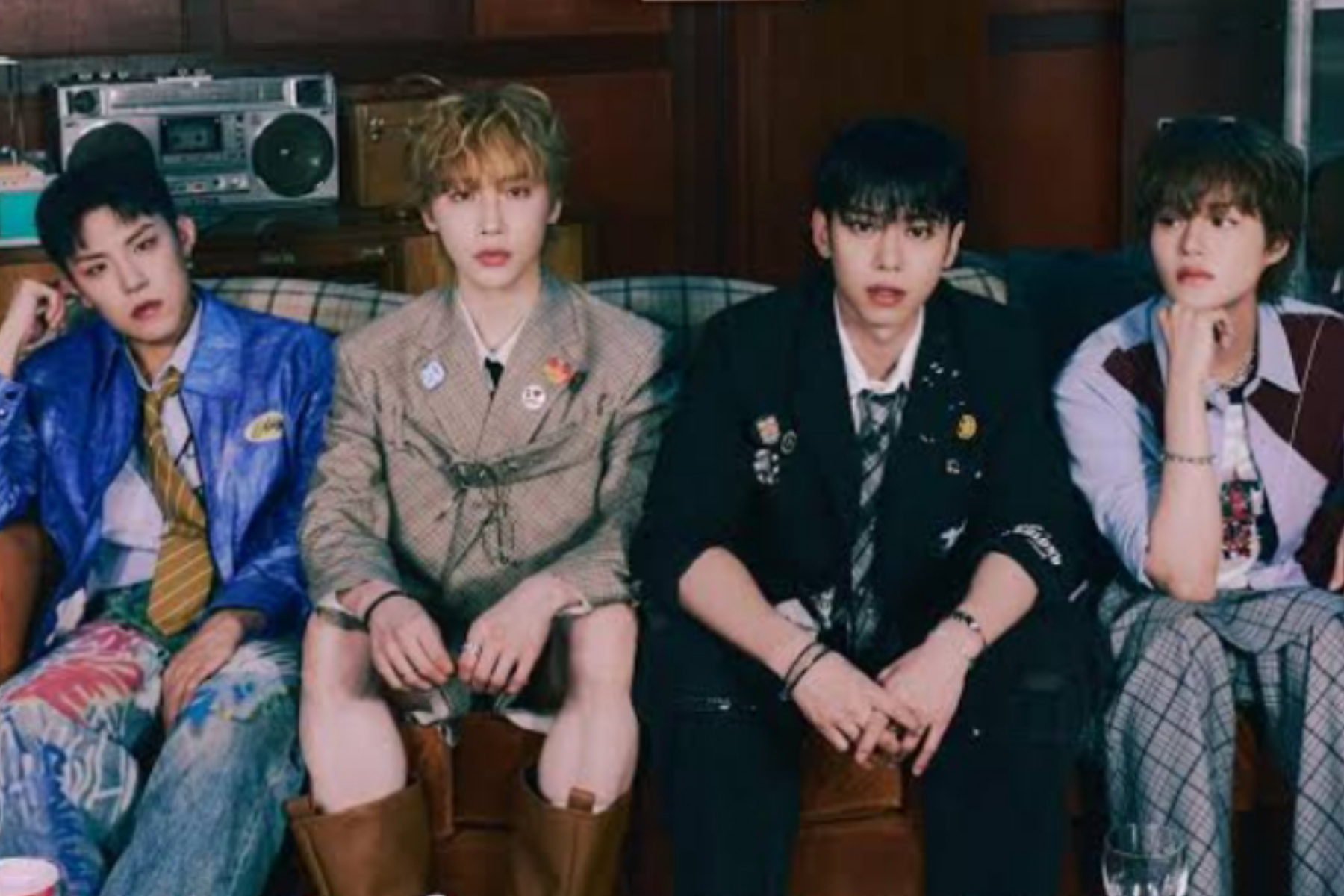 AB6IX Kembali dengan Album 'Seven: Crimson Horizon'