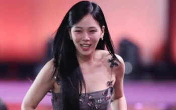 Aksi Panggung Memukau BIBI: Tampil Sensual dengan Koreografi Baru 3 Aksi Panggung Memukau BIBI: Tampil Sensual dengan Koreografi Baru