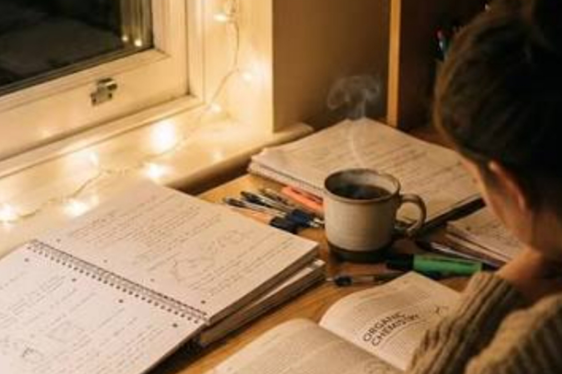 Belajar Sambil Dengar Musik? Kenali Jenis Musik yang Bisa Bikin Otak Makin Encer