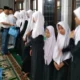 Cahaya Ramadhan di Masjid At-Tholibin Kala LCS Memeluk Yatim dalam Kehangatan Buka Bersama dan Memberikan Santunan