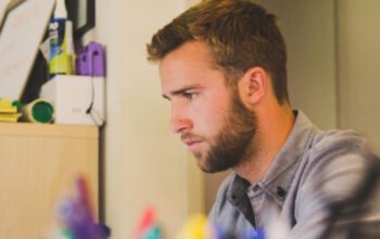 Cara Ampuh Melihat Sisi Baik di Tempat Kerja Setiap Hari