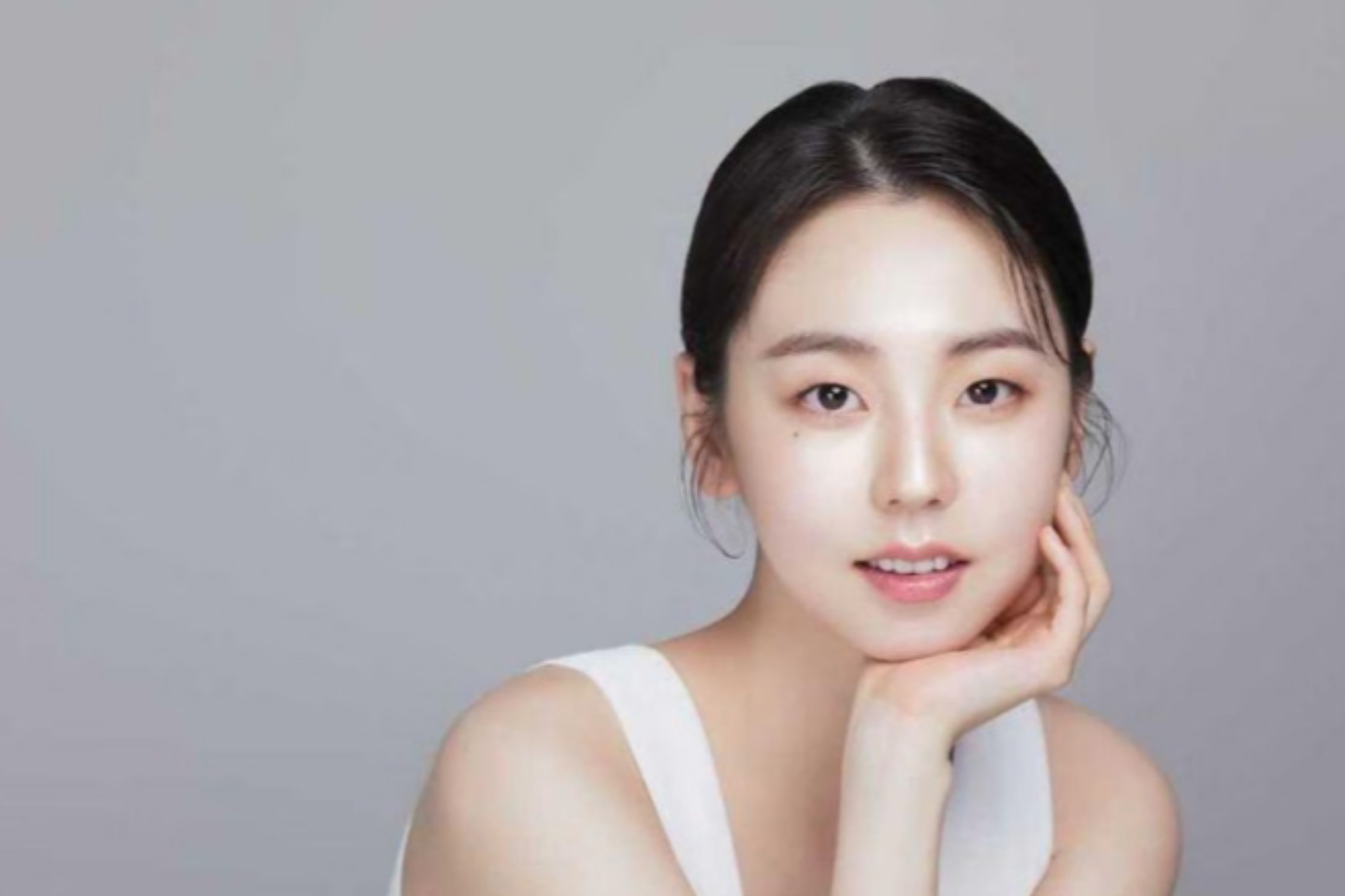 Comeback Estetik Ahn So Hee: Pesona "Antique Bloom" yang Menawan