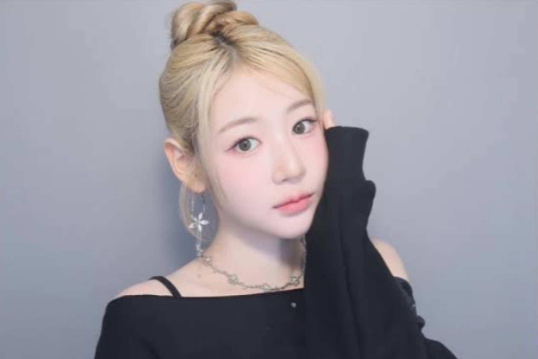 Debut Gemilang Yewon FIFTY FIFTY Jadi MC 'Fantastic Combination'