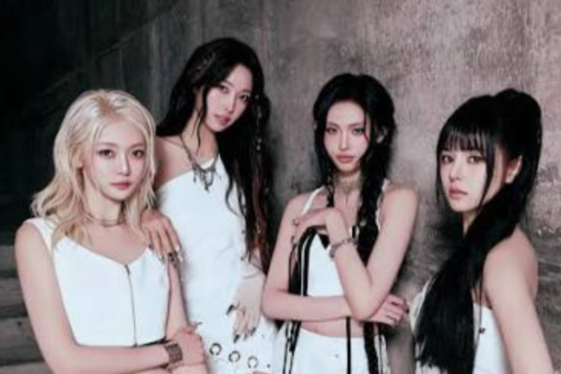 EVERGLOW Comeback dengan Mini Album 'CODE'