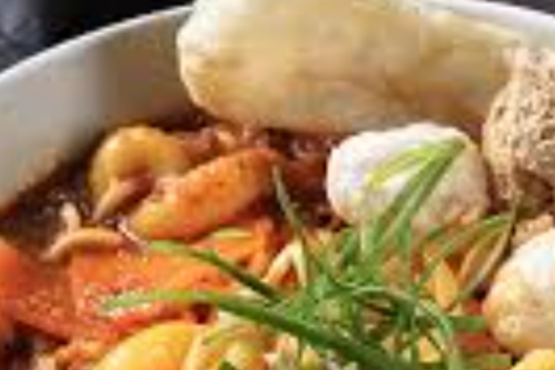 Hobi Makan Seblak? Waspadai Risiko Kesehatan di Balik Pedasnya!