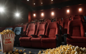 Hobi Nonton di Bioskop? Awas Efek Sampingnya Jika Terlalu Sering!