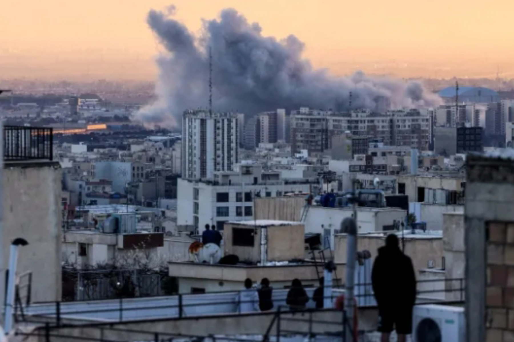 Iran Tutup Selat Hormuz, Trump Panik?