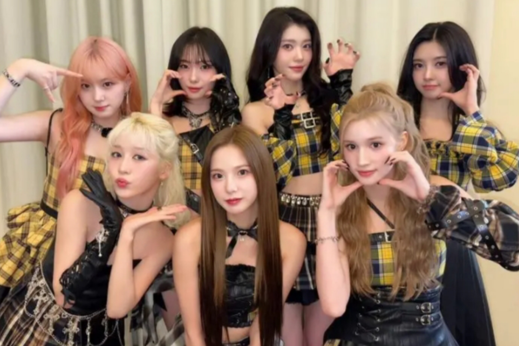 Kep1er Ajak Fans Intip Sisi Jujur Melalui Profil Khusus 'CRACK CODE'