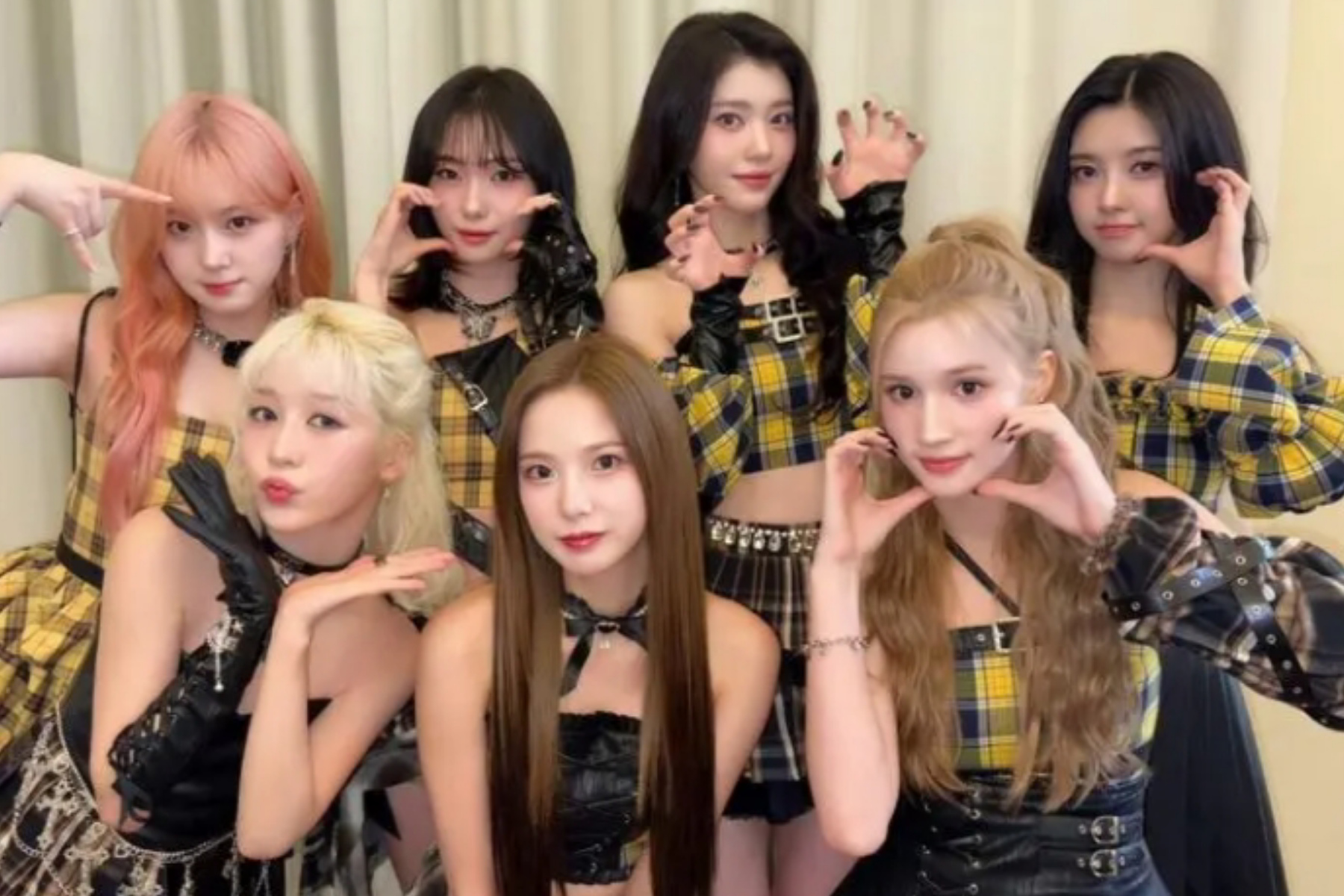 Kep1er Tampil Bold di Foto Konsep Mini Album 'CRACK CODE'