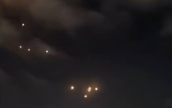 Kesaksian dari Teheran: Hidup dalam Bayang-bayang Roket