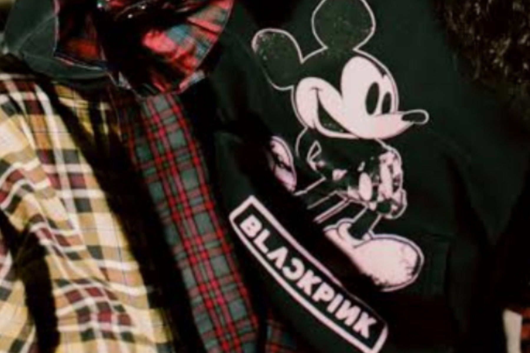 Kolaborasi Disney x BLACKPINK Luncurkan Koleksi Punk