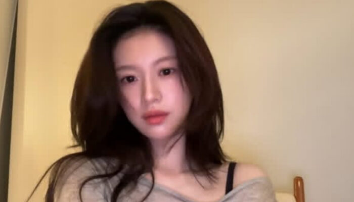 Kontroversi Go Youn Jung di Paris Fashion Week: Masalah Profesionalisme?