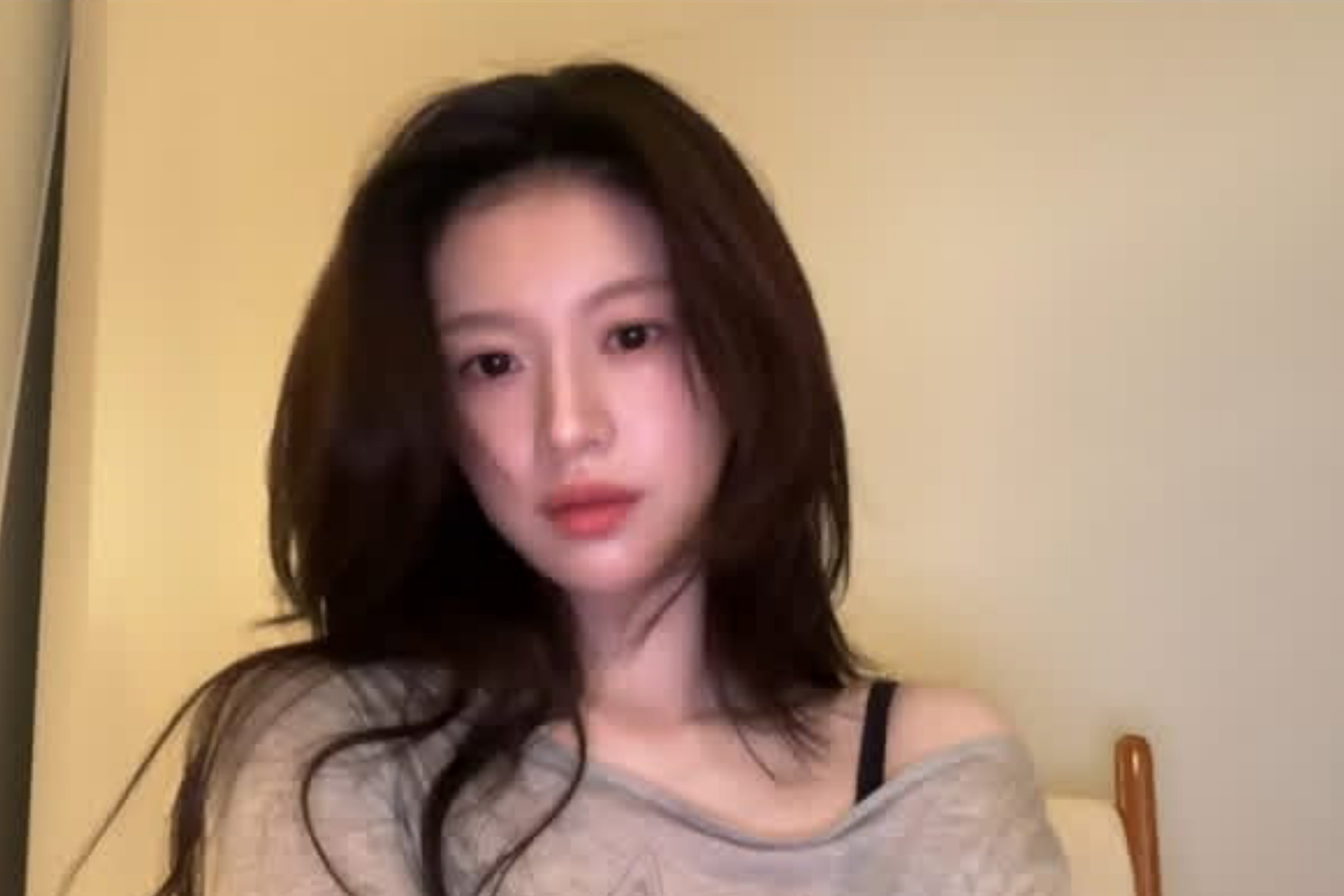 Kontroversi Go Youn Jung di Paris Fashion Week: Masalah Profesionalisme?