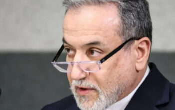 Kritik Tajam Abbas Araghchi: Donald Trump Dianggap "Membom" Meja Perundingan 3 Kritik Tajam Abbas Araghchi: Donald Trump Dianggap "Membom" Meja Perundingan