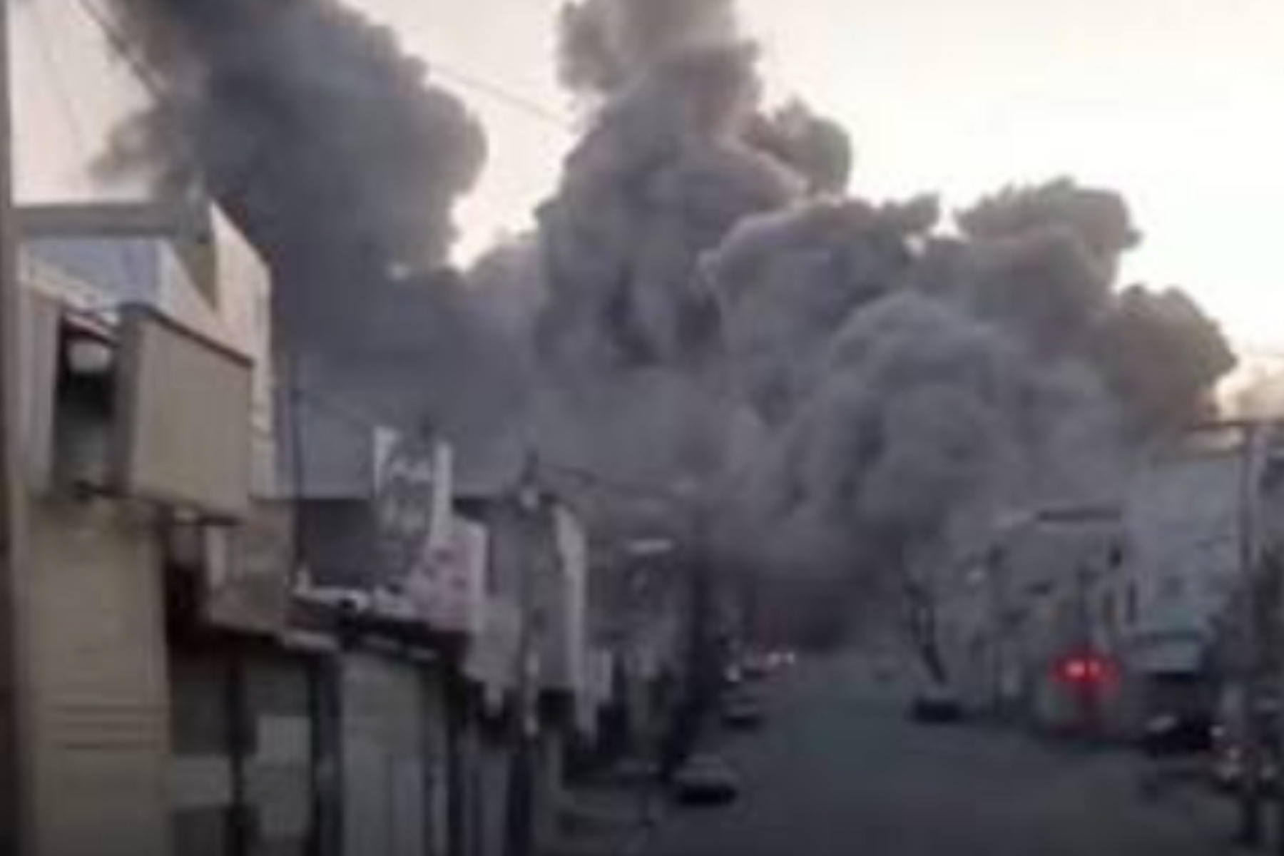 Markas Bulan Sabit Merah Iran di Mahabad Hancur Terkena Rudal