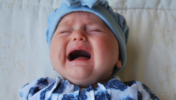Mengapa Bayi Menangis Terus dan Cara Menanganinya