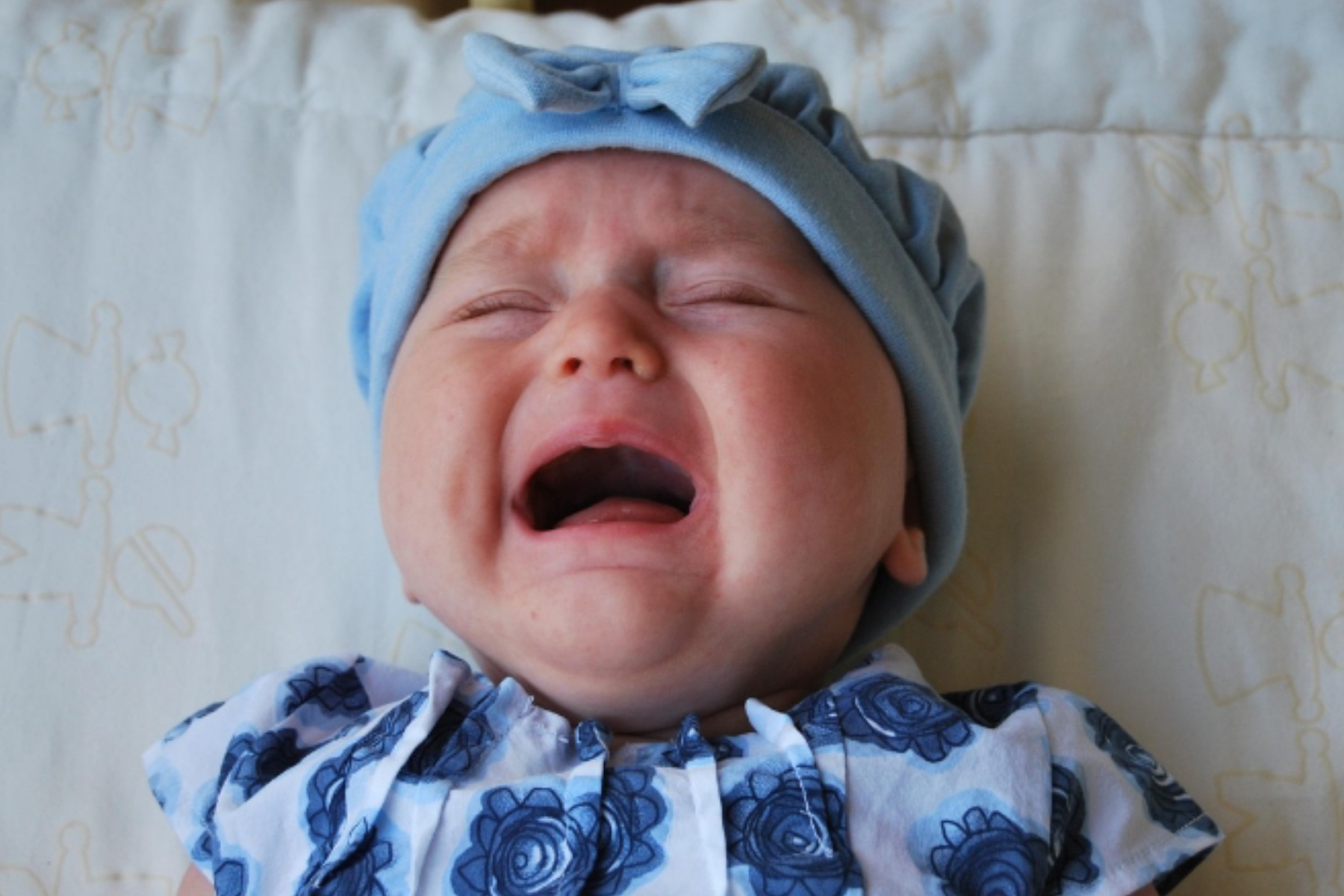 Mengapa Bayi Menangis Terus dan Cara Menanganinya