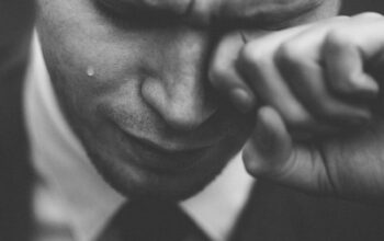 Misteri Medis: Mengapa Menangis Selalu Diikuti Ingusan?