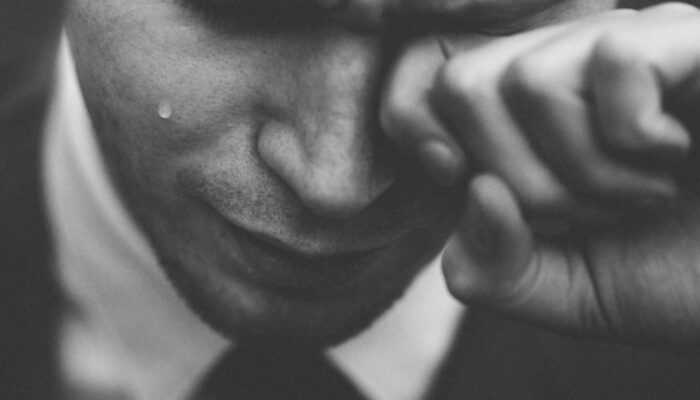 Misteri Medis: Mengapa Menangis Selalu Diikuti Ingusan?