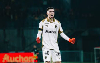 Newcastle United Incar Kiper Muda Prancis Robin Risser