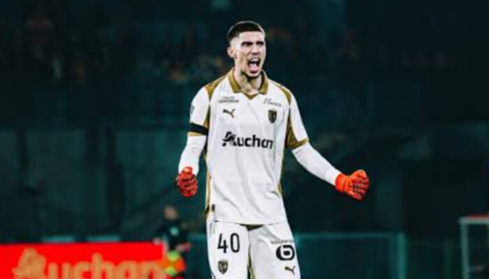 Newcastle United Incar Kiper Muda Prancis Robin Risser