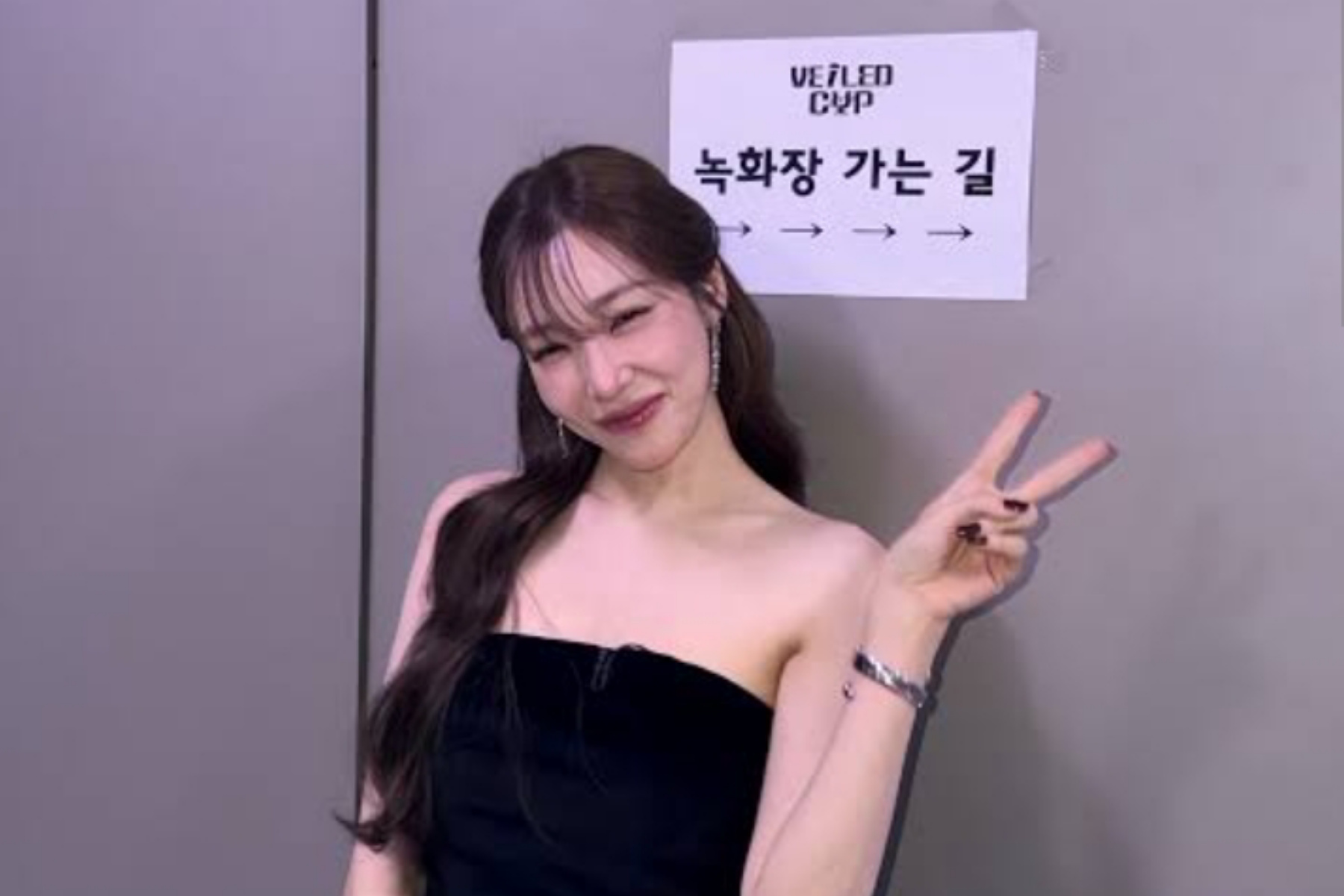 Penampilan Perdana Tiffany Young Setelah Menikah