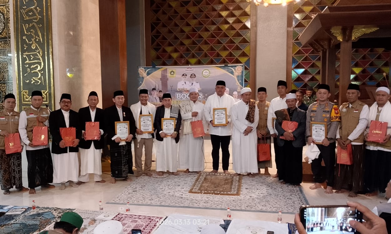 Pererat Silaturahmi, Bupati Bogor Hadiri Iktikaf dan Tahajud Akbar di Masjid Raya Nurul Wathon