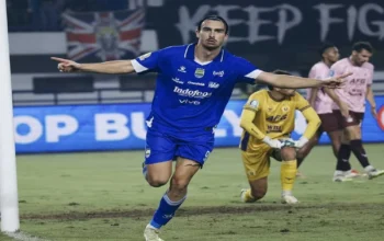 Persib Pesta Gol di Kandang, Persik Pulang Tanpa Balasan