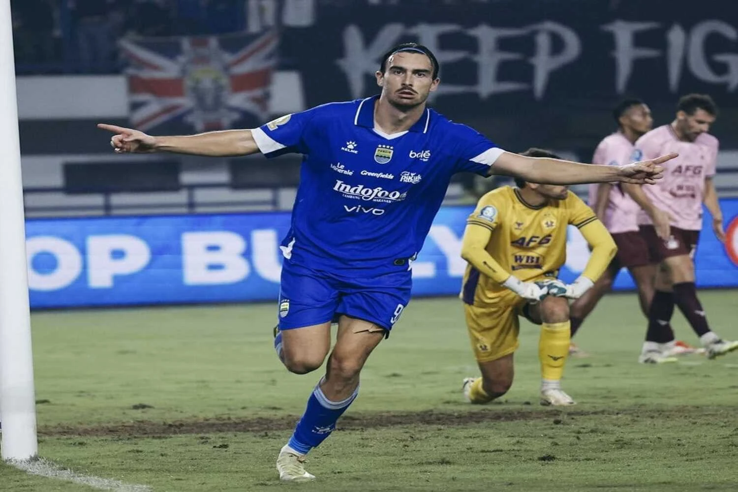 Persib Pesta Gol di Kandang, Persik Pulang Tanpa Balasan