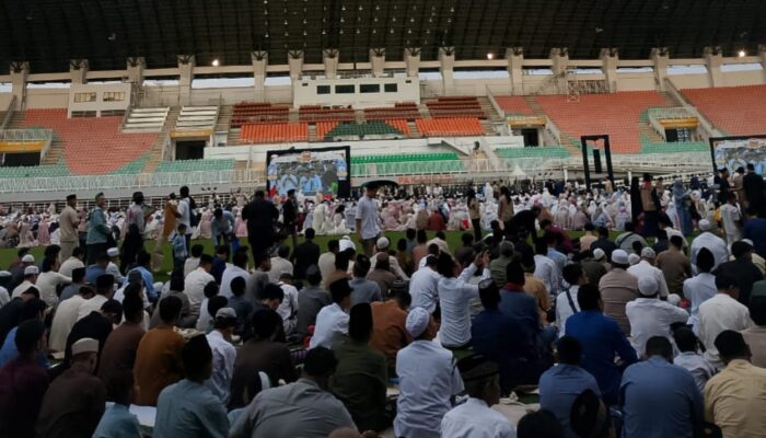 Pertama Kalinya, Ribuan Warga Kabupaten Bogor Salat Id di Stadion Pakansari Cibinong