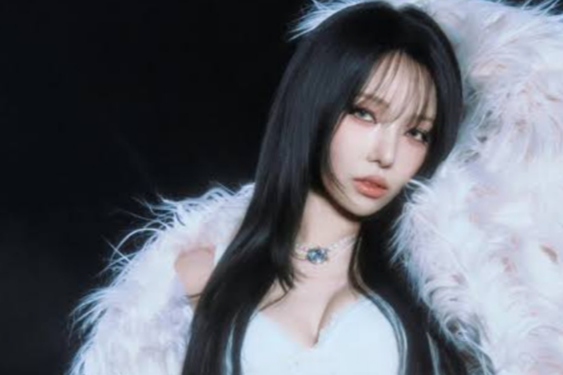 Pesona Seductive Somin KARD dalam Teaser Solo 'UNVEIL'