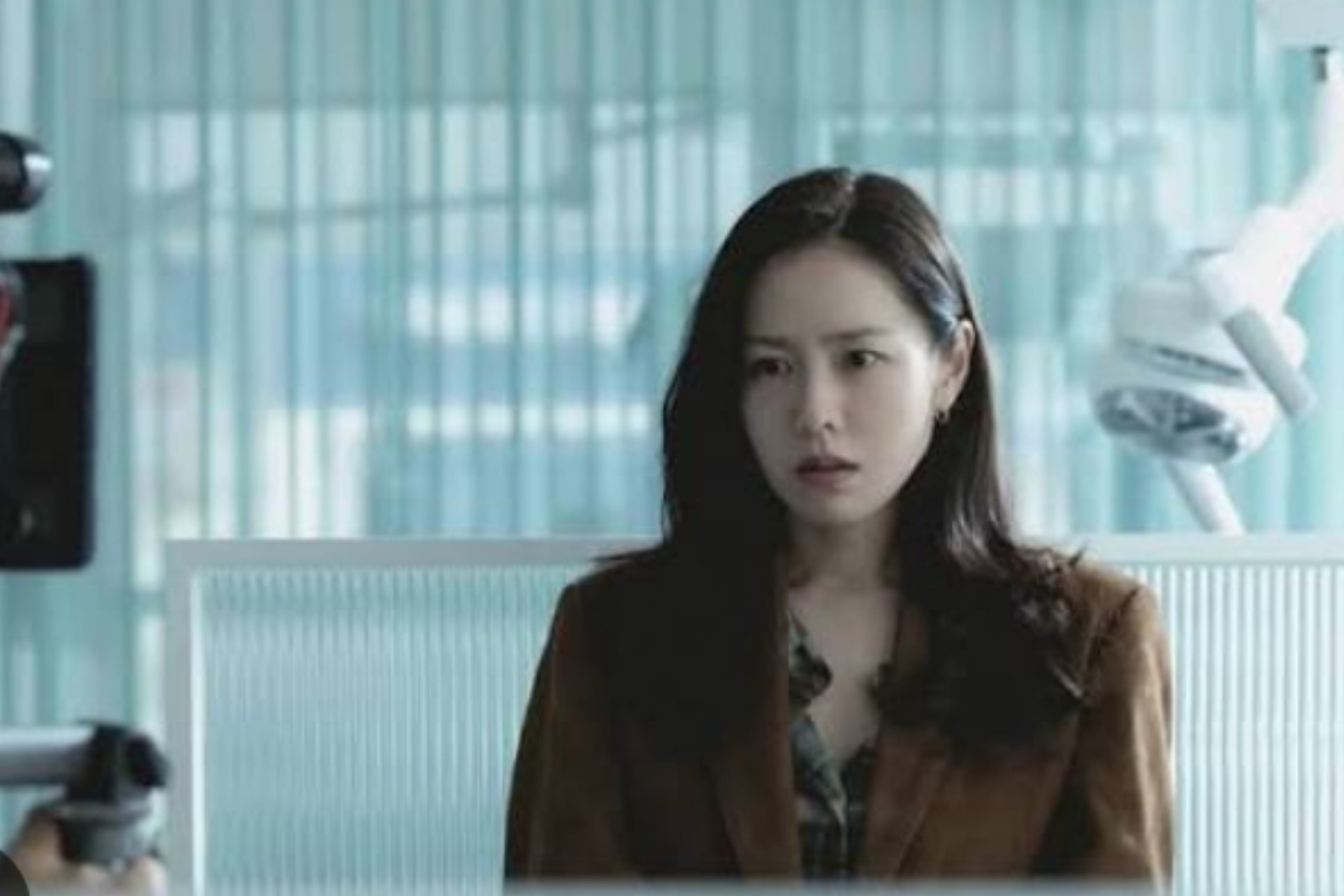 Pesona Son Ye Jin dengan Abs Berotot di Sesi Pemotretan Terbaru