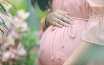 Posisi Tidur Ibu Hamil saat Asam Lambung Naik agar Nyenyak