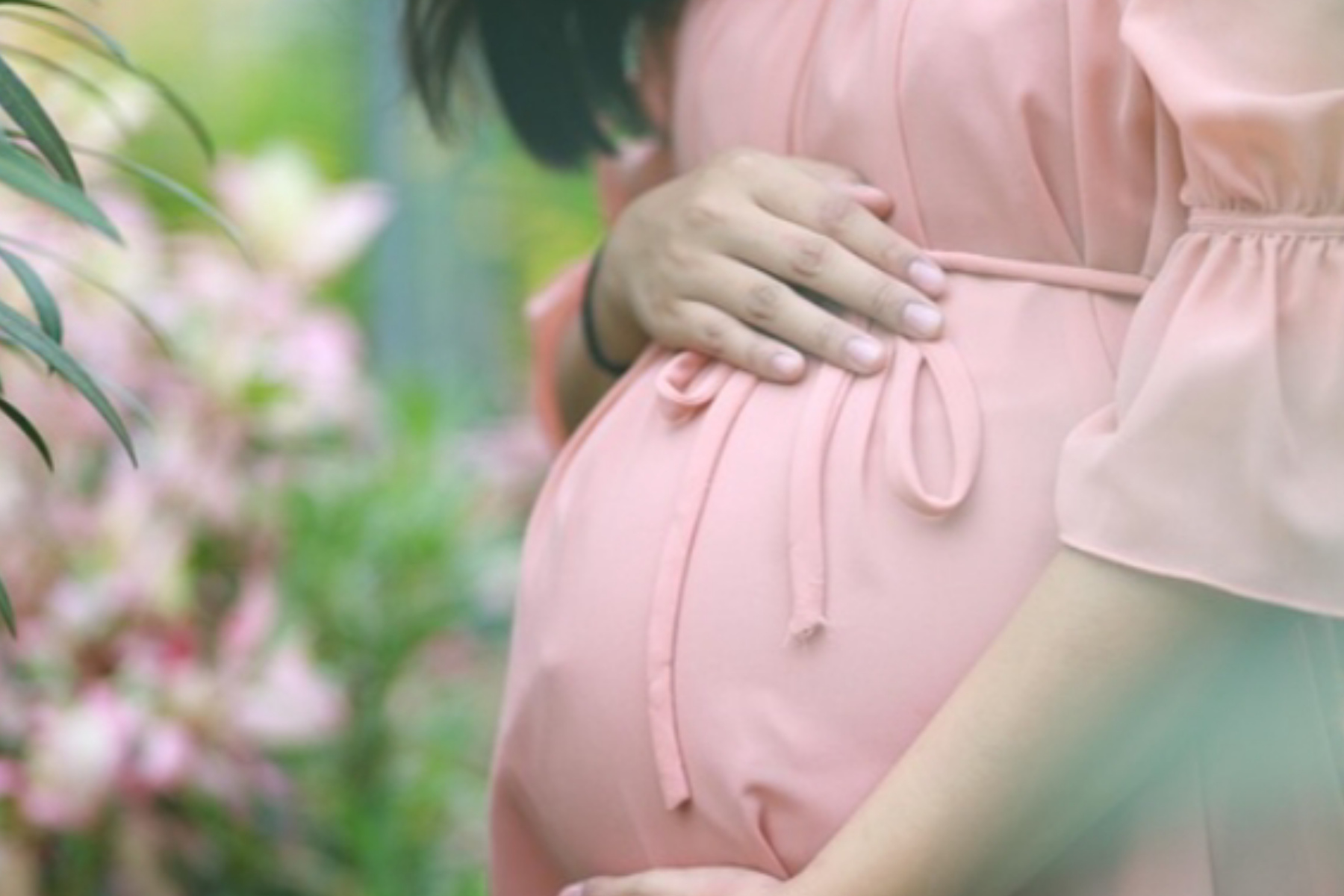 Posisi Tidur Ibu Hamil saat Asam Lambung Naik agar Nyenyak