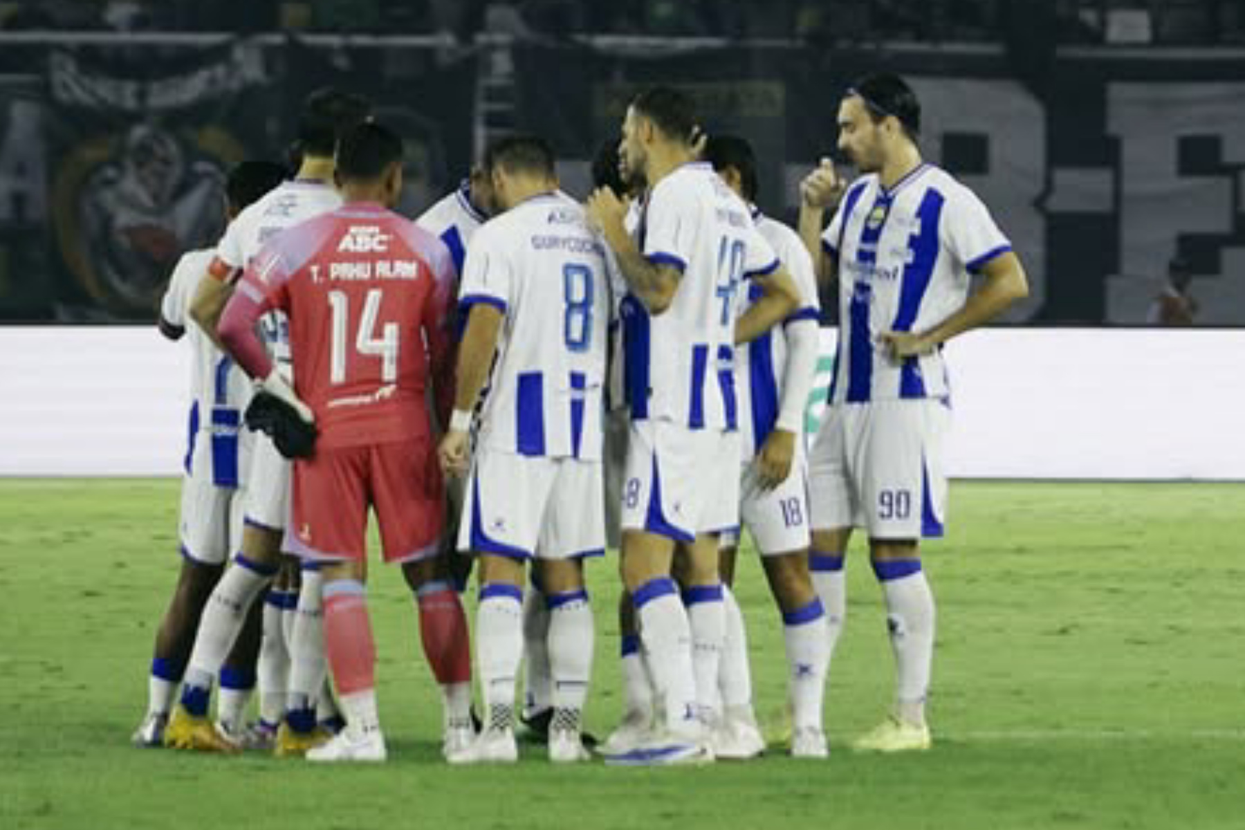 Prediksi Persib vs Persik: Misi Maung Bandung Segel Puncak Jelang Lebaran
