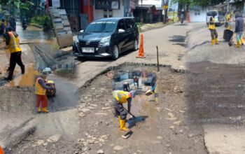 Sempat Viral, UPT Jalan Cileungsi Langsung Gercep Perbaiki Kerusakan Jl. Raya Bojong Nangka Bogor 4 Sempat Viral, UPT Jalan Cileungsi Langsung Gercep Perbaiki Kerusakan Jl. Raya Bojong Nangka Bogor