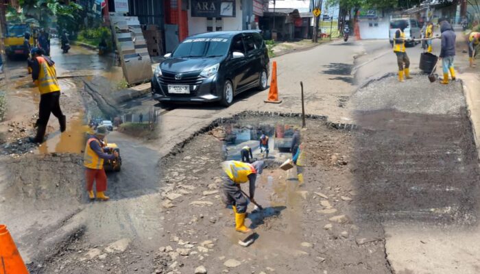 Sempat Viral, UPT Jalan Cileungsi Langsung Gercep Perbaiki Kerusakan Jl. Raya Bojong Nangka Bogor