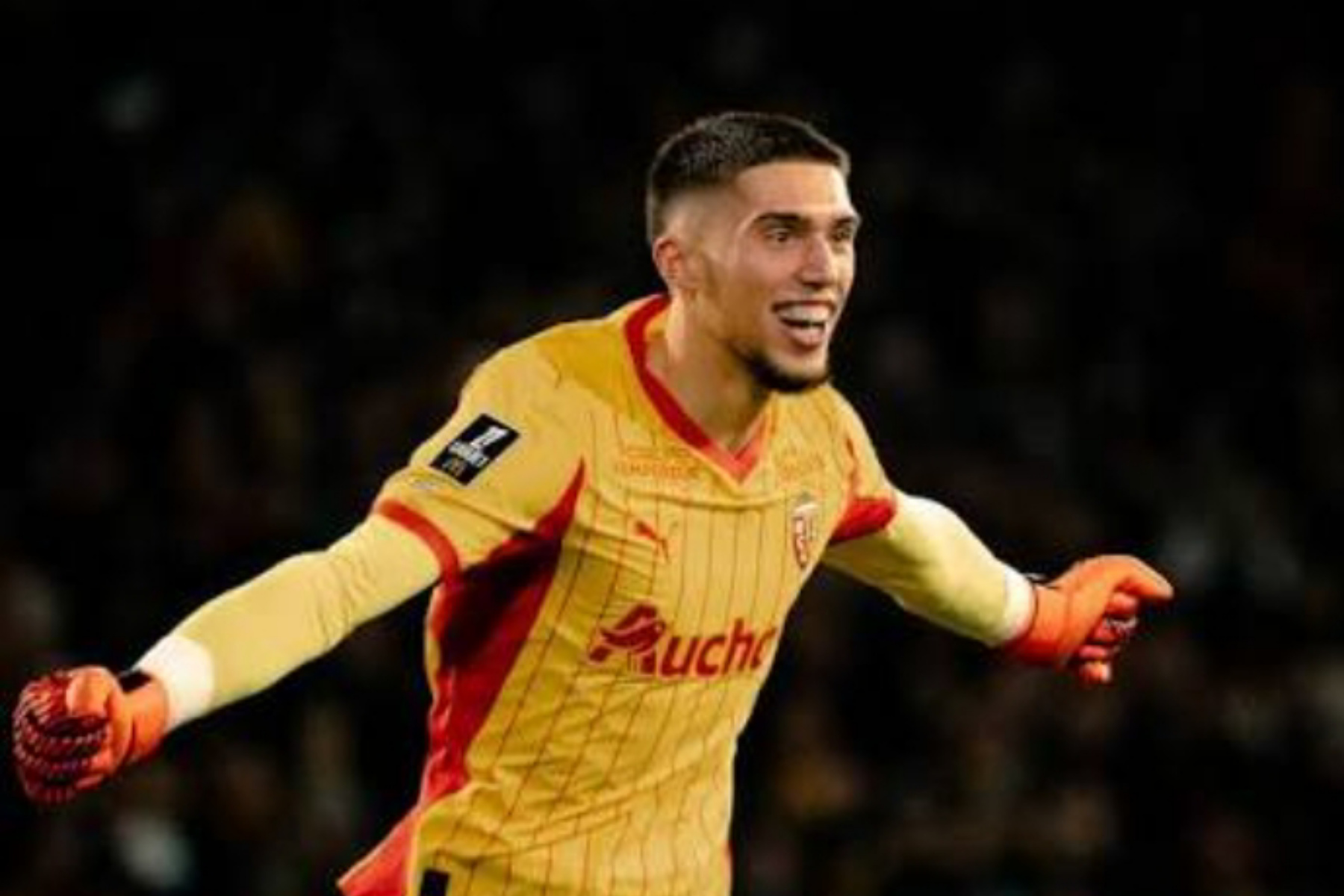 Spurs Bidik Robin Risser: Revolusi di Bawah Mistar Gawang