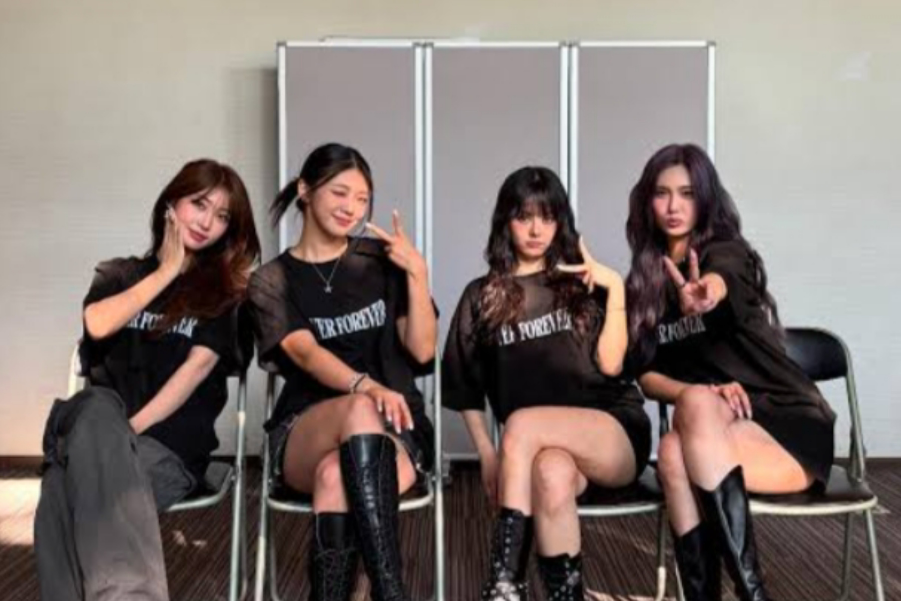 Sukses Besar! EVERGLOW Tutup Konser 'RE: CODE' di Seoul