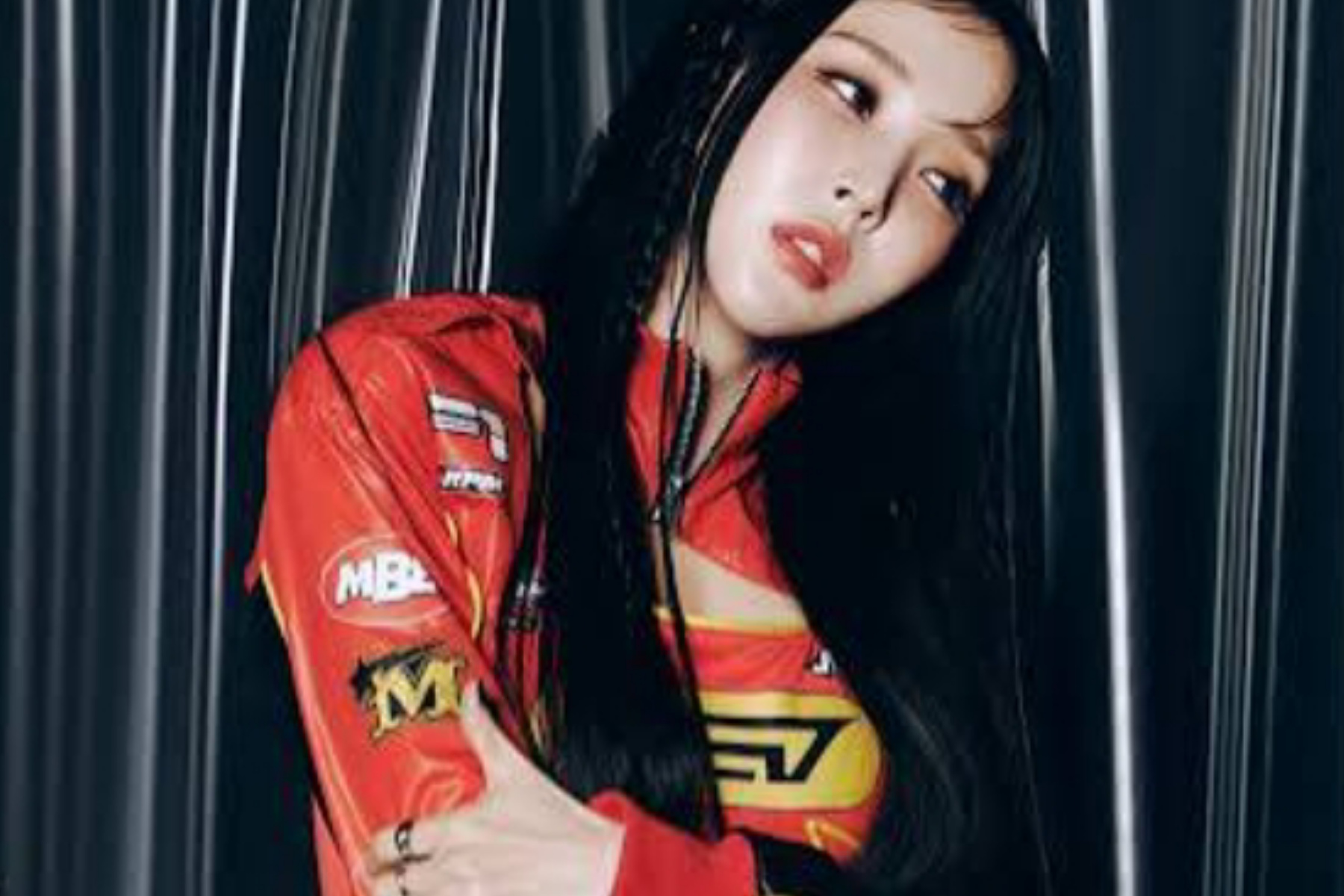 Teaser 'REV': Pesona Balap Moon Byul Mamamoo di Comeback Terbaru